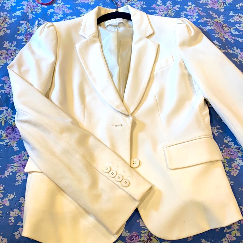 NewYork & Company Cream blazer size 4 stretch
